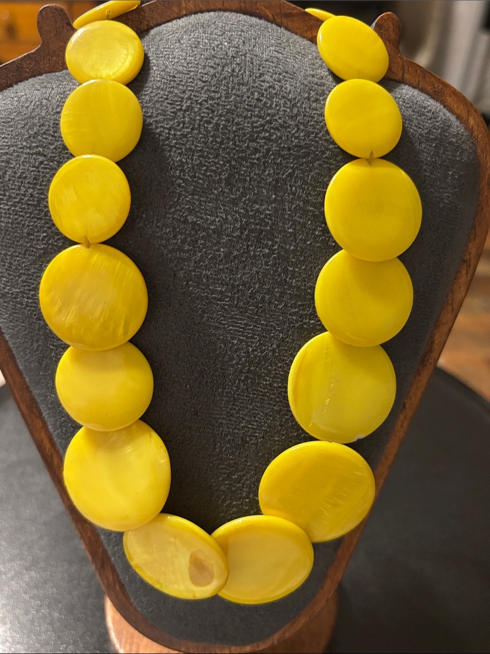 Mother of Pearl Yellow Disc Statement Necklace Mod Pop Retro - Picture 11 of 16
